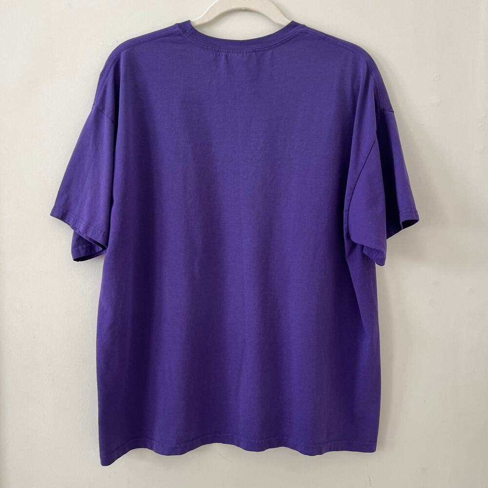 Vintage Purple T Shirt with Hand Painted Daisy Flowers and Butterfly / XL - Picture 8 of 10